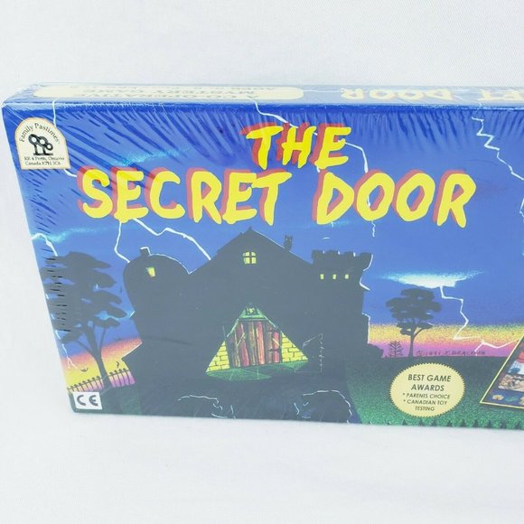 The Secret Door A Co-Operative Mystery Game NEW Family Game Night - Picture 3 of 7